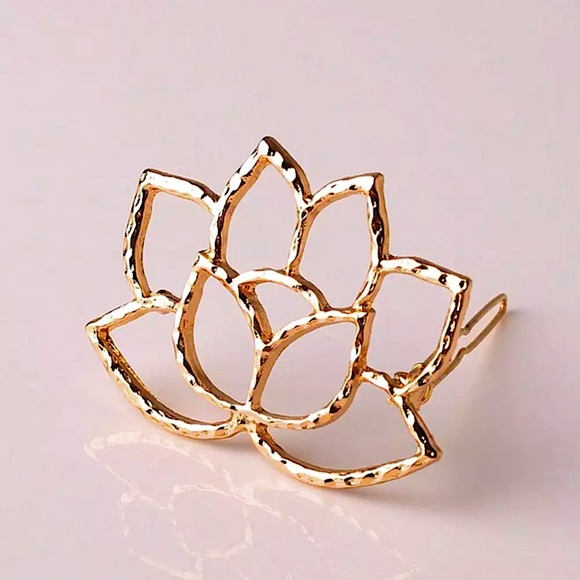 🔵𝟲𝟱%𝗢𝗙𝗙 𝗯𝘂𝗻𝗱𝗹𝗲𝘀 𝟯+🔵 NEW Gold Lotus Flower Textured Delicate Barrette - Picture 5 of 9